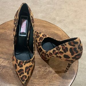 Women’s size 8 animal print 4.5 inch heels
